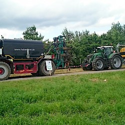 Manfred Huber aus Ecknach, Vredotrac Selbstfahrer, 19 m³ mit Güllegrubber und Josef Kügle aus Winden, Zunhammer Pumptankwagen, 17 m³ mit Schleppschuhverteiler